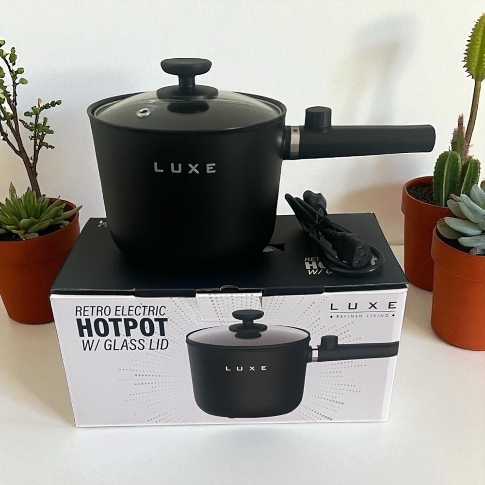 Luxe Black Electric Hotpot with Glass Lid 1.5L.